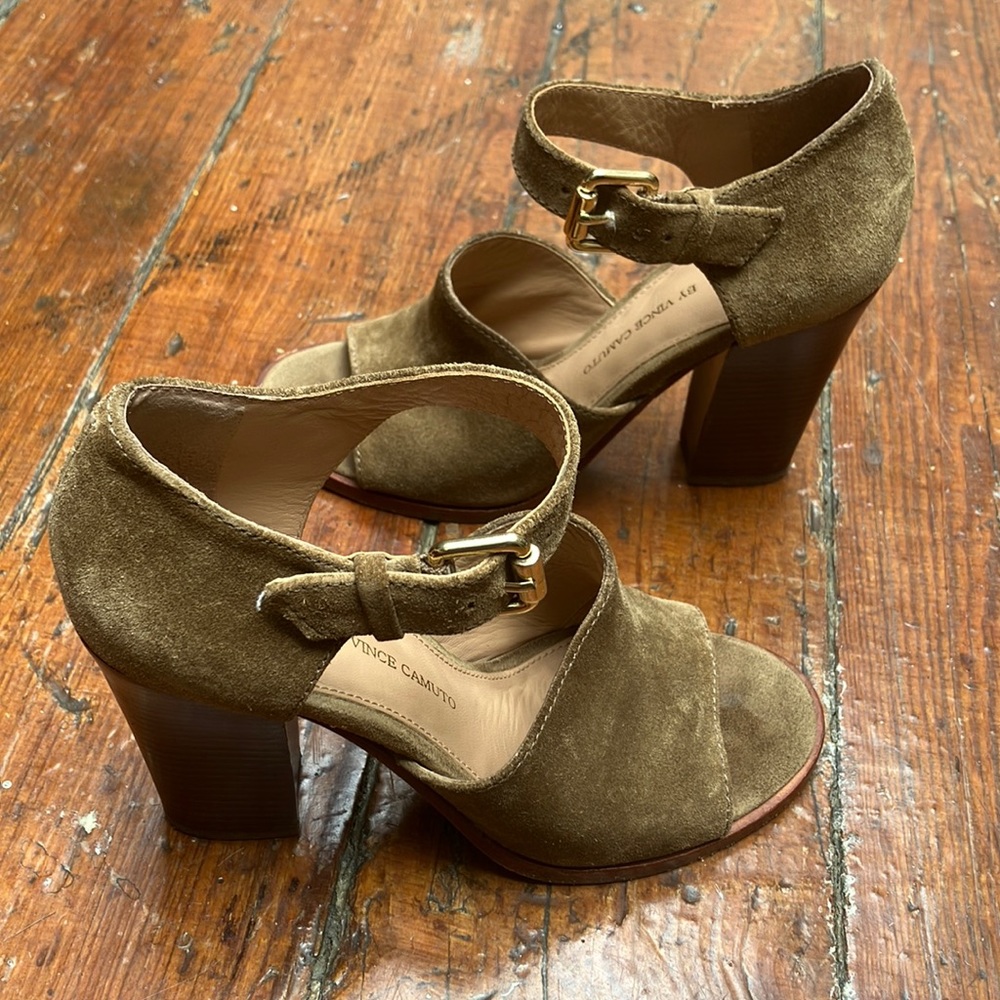 Vince Camuto suede sandals 5M - Picture 2 of 6